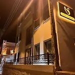Swan Boutique *